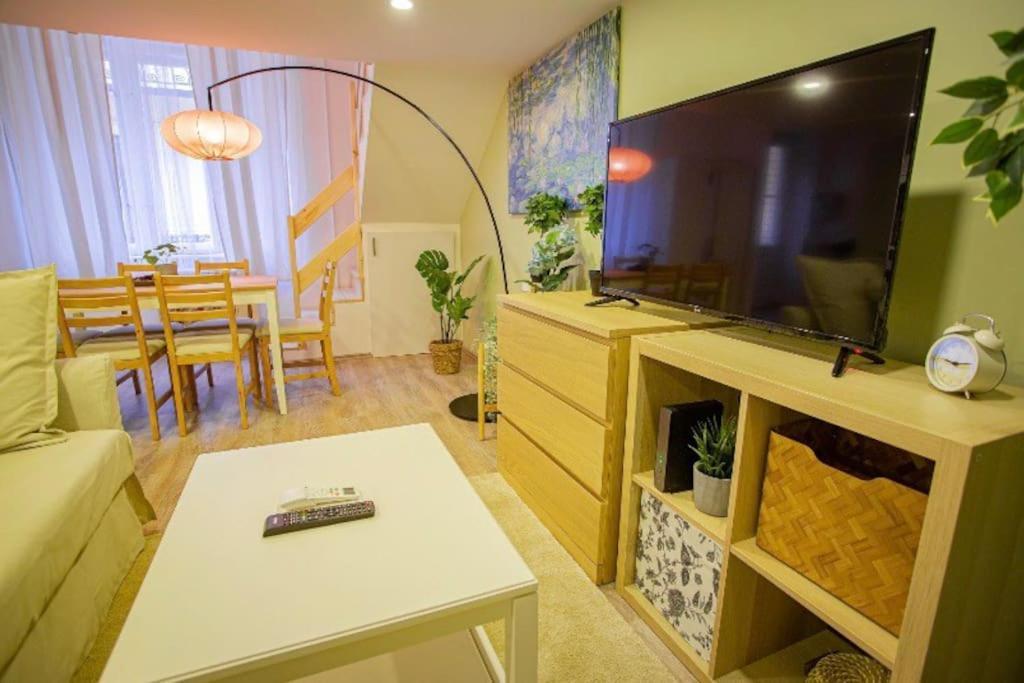 Cosy 2 Bedroom Flat In Akacfa St., Sol * Budapešť