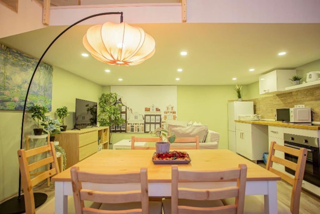 Cosy 2 Bedroom Flat In Akacfa St., Sol Apartmán *