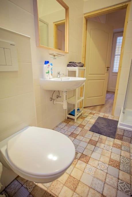 Appartement Cosy 2 Bedroom Flat In Akacfa St., Sol Boedapest