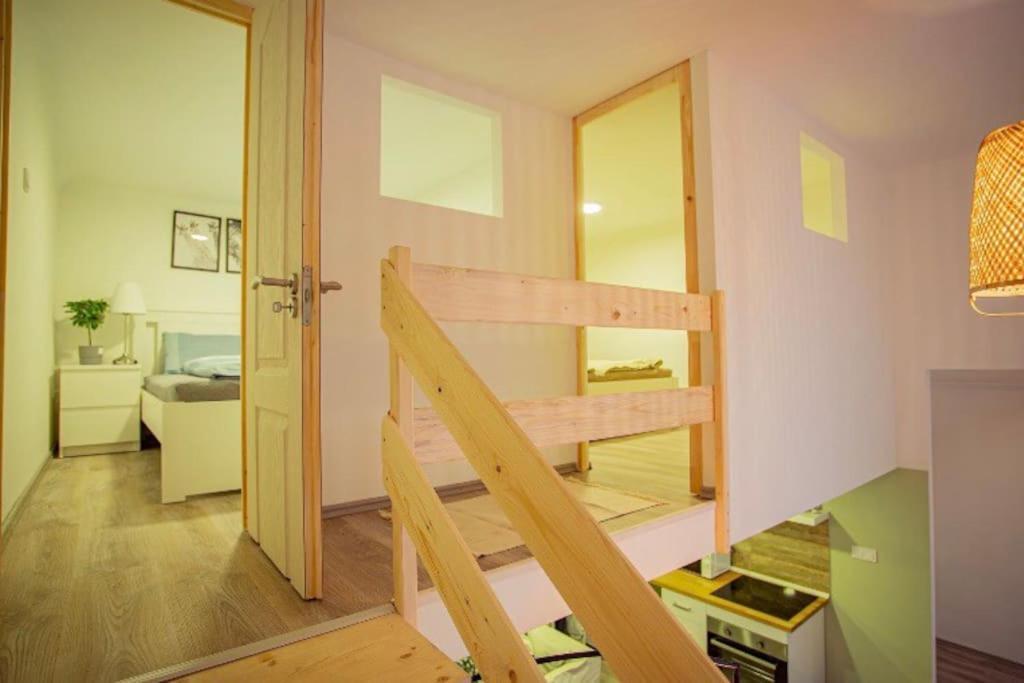 Cosy 2 Bedroom Flat In Akacfa St., Sol * Budapesta