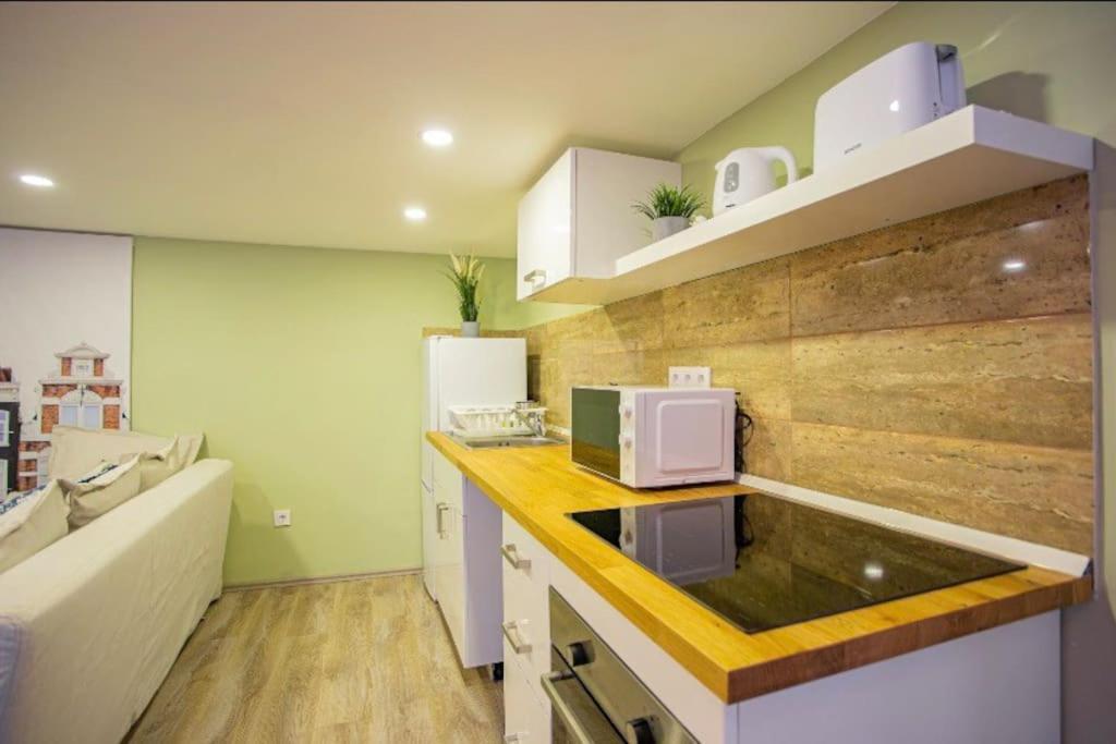 Cosy 2 Bedroom Flat In Akacfa St., Sol Apartament